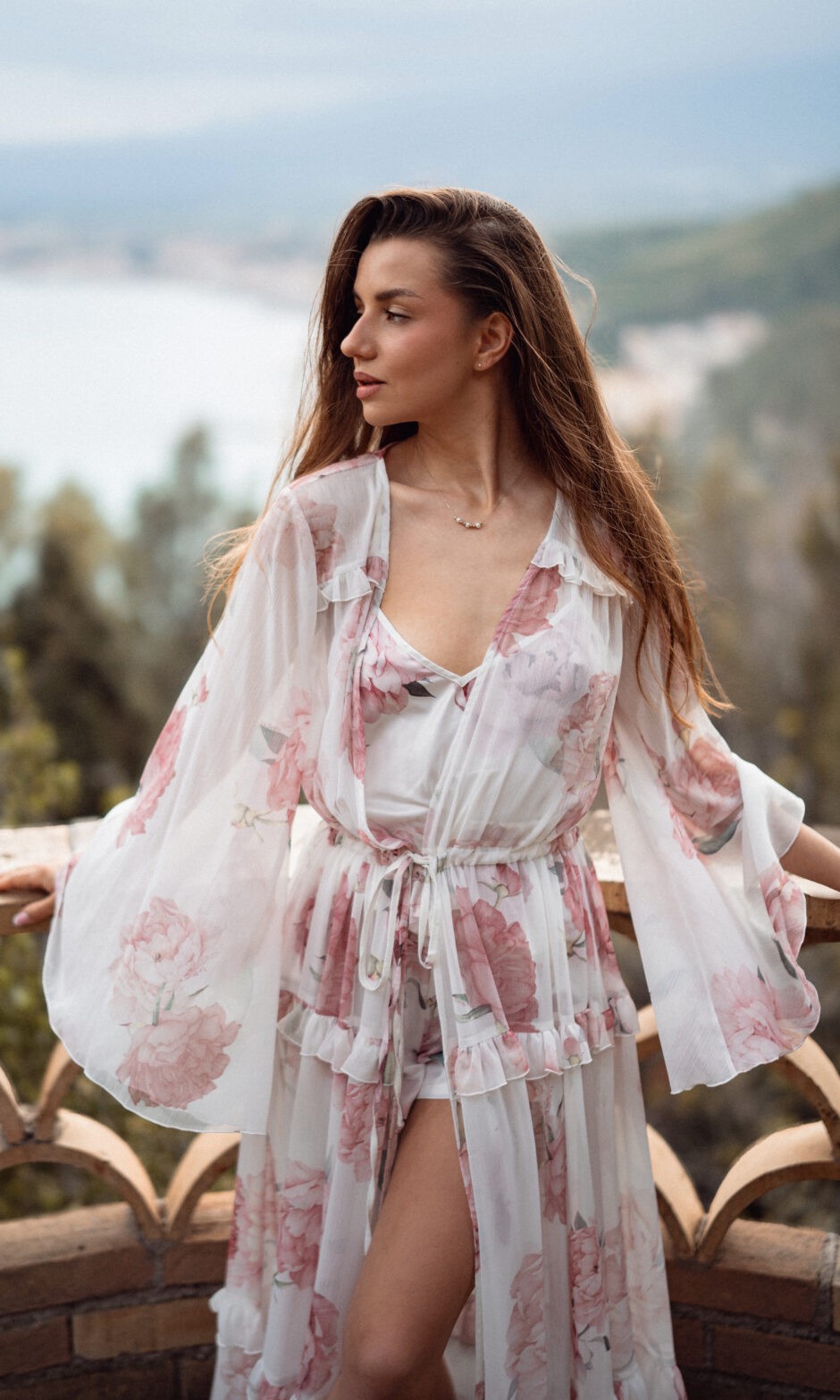 Długi plażowy peniuar w piwonie BEACH PEONY