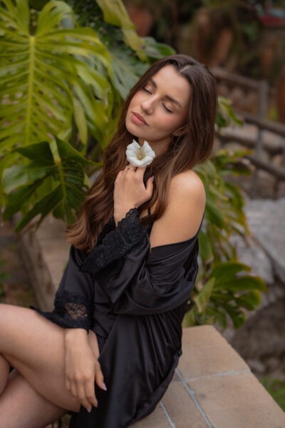 Czarny szlafrok damski z koronkowymi rękawami BRIDAL BLACK