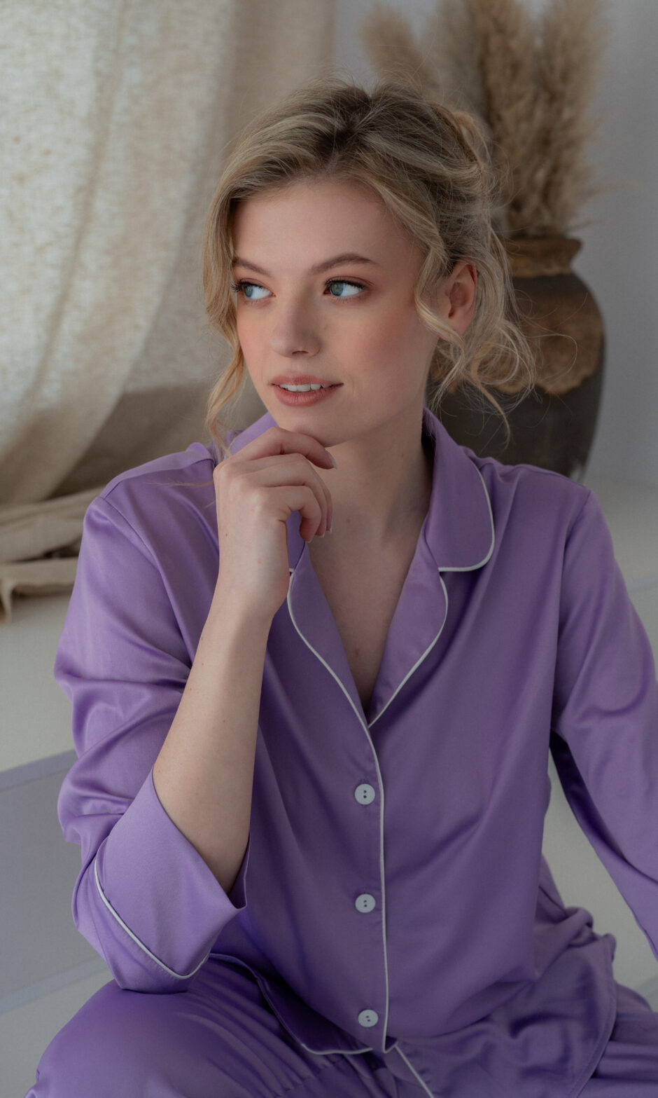 Satynowa koszulka z długim rękawem damska fioletowa ESTELLE