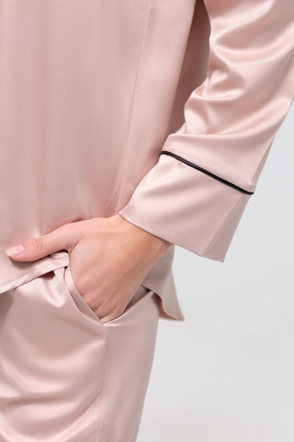 Satynowa koszulka z długim rękawem damska beżowa ESTELLE