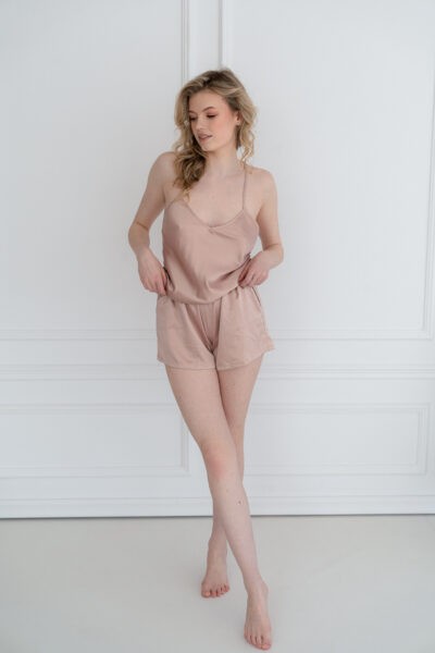 Satynowe krótkie spodenki damskie BEIGE CHIC