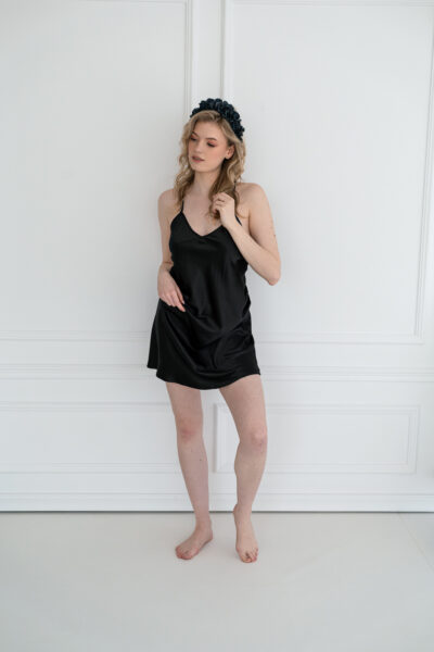 Damska koszulka nocna na ramiączkach BLACK CHIC