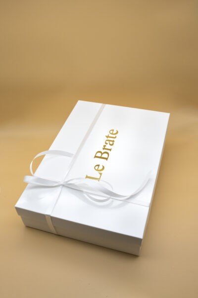 Białe pudełko prezentowe duże