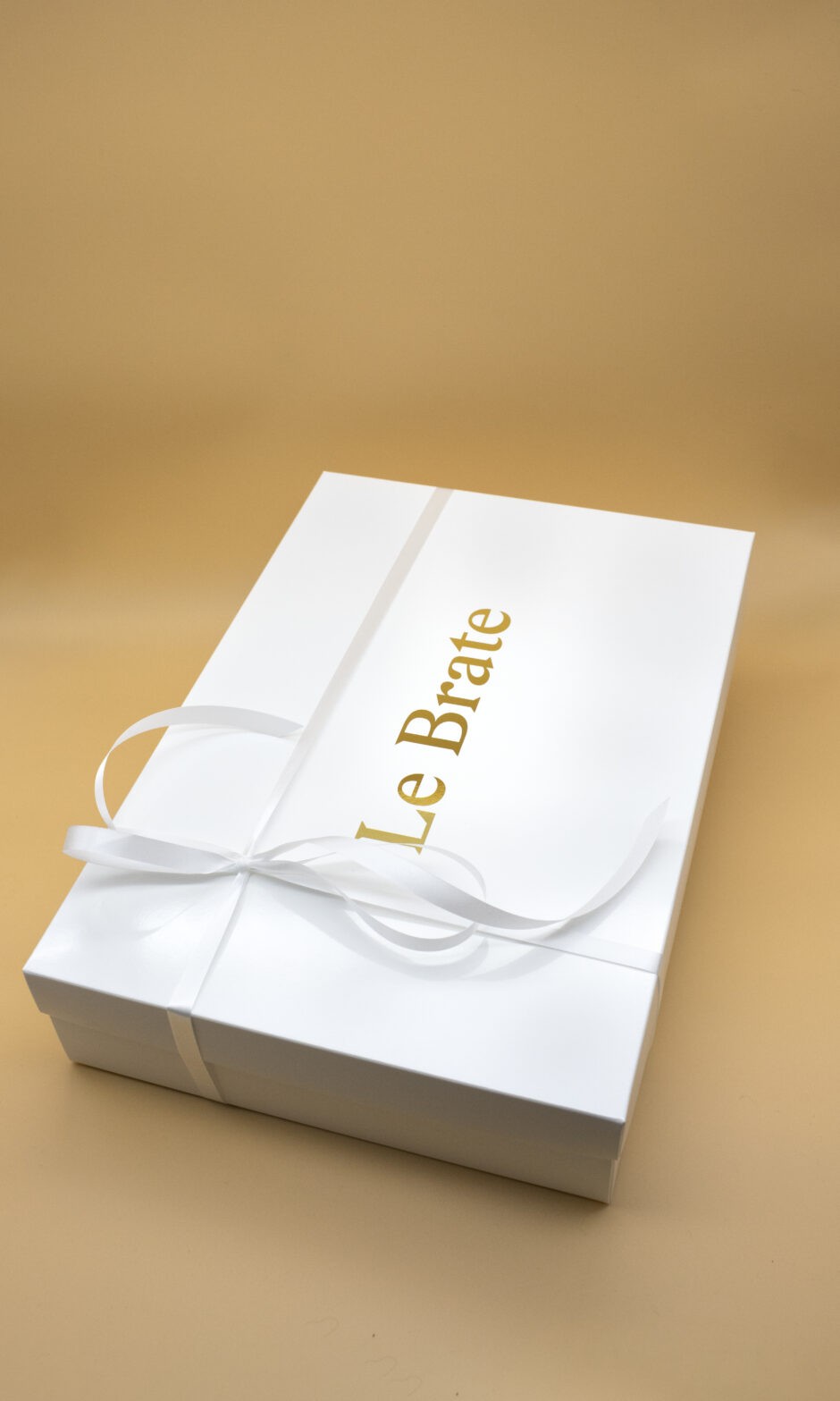 Białe pudełko prezentowe duże